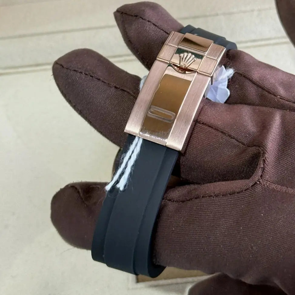 2021 Daytona Cosmograph 'Sundust' Dial / 116515LN / Rose Gold on Oysterflex / Mint Condition / Box & Papers Just Watch It