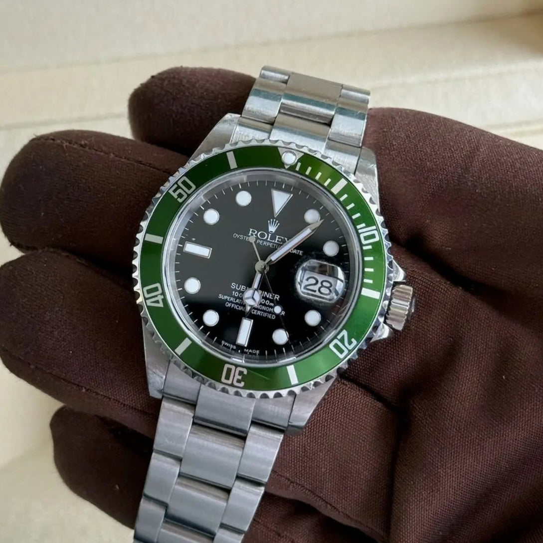 2005 Rolex Submariner Date Kermit / 16610LV / Steel / 40mm / Excellent Condition - Just Watch It